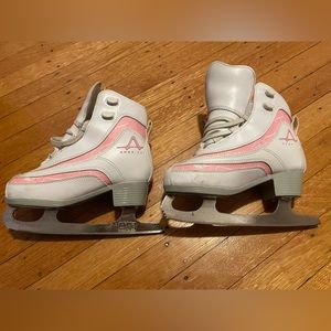 Kids’ ice skate size 1
